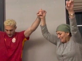 Barış Alper Yılmaz'ı galibiyeti annesi ile horon teperek kutladı