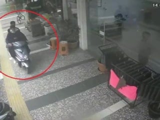 Antalya'da motorun çarptığı 5 yaşındaki çocuk ölümden döndü