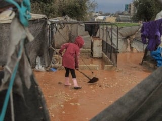 Suriye'de sığınmacı kamplarını su bastı