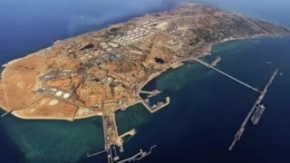 ABD'nin saldırdığı Hark Adası'nda petrol yüklemesi devam ediyor