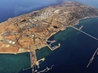 ABD'nin saldırdığı Hark Adası'nda petrol yüklemesi devam ediyor