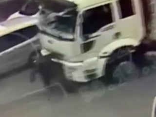 Bitlis'te kamyonun çarptığı 80 yaşındaki adam ağır yaralandı