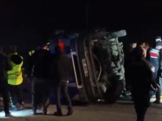 Ankara'da minibüs ile otomobil çarpıştı: 2 ölü 13 yaralı