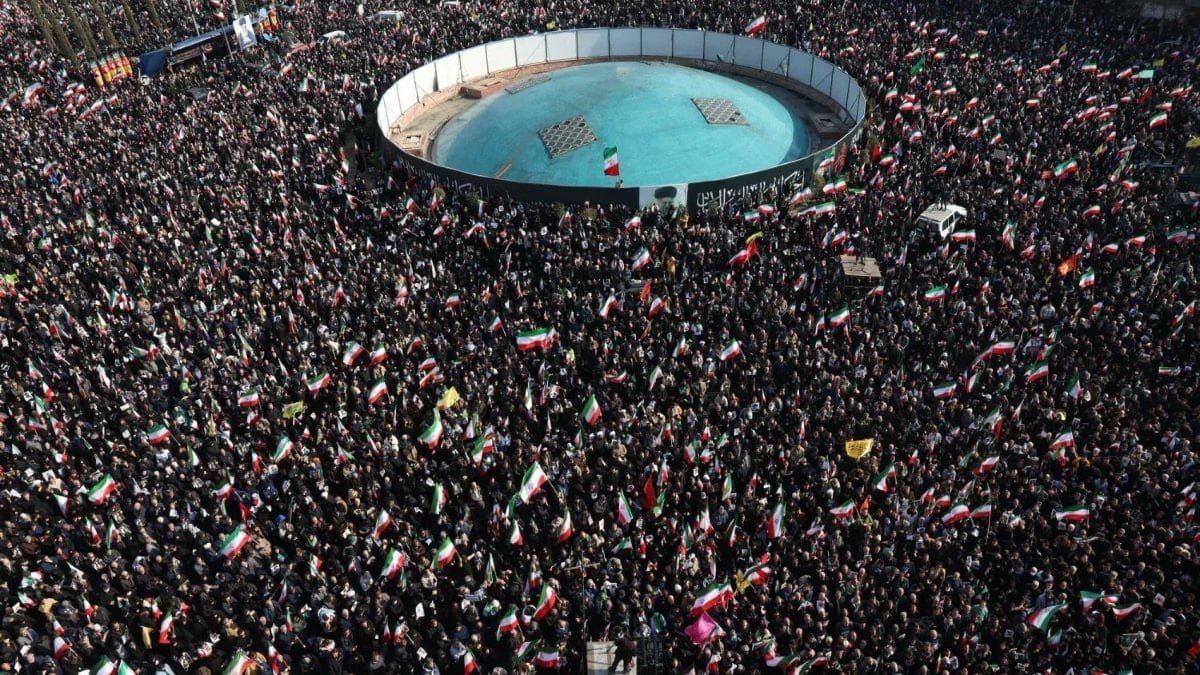 Donald Trump, İran'da yeni dini lider için sokağa çıkan yüz binlere 'yapay zeka' dedi