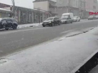 Van'da kardan kapanan yolları açmak için çalışmalar sürüyor