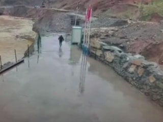 Şırnak’ta sel: Güvenlik görevlisi son anda kurtuldu