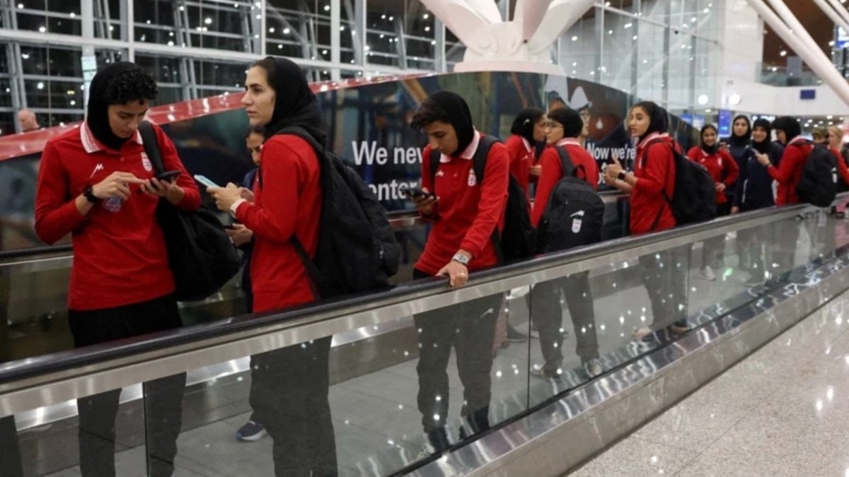 İranlı kadın futbolculardan biri daha iltica talebini geri çekti