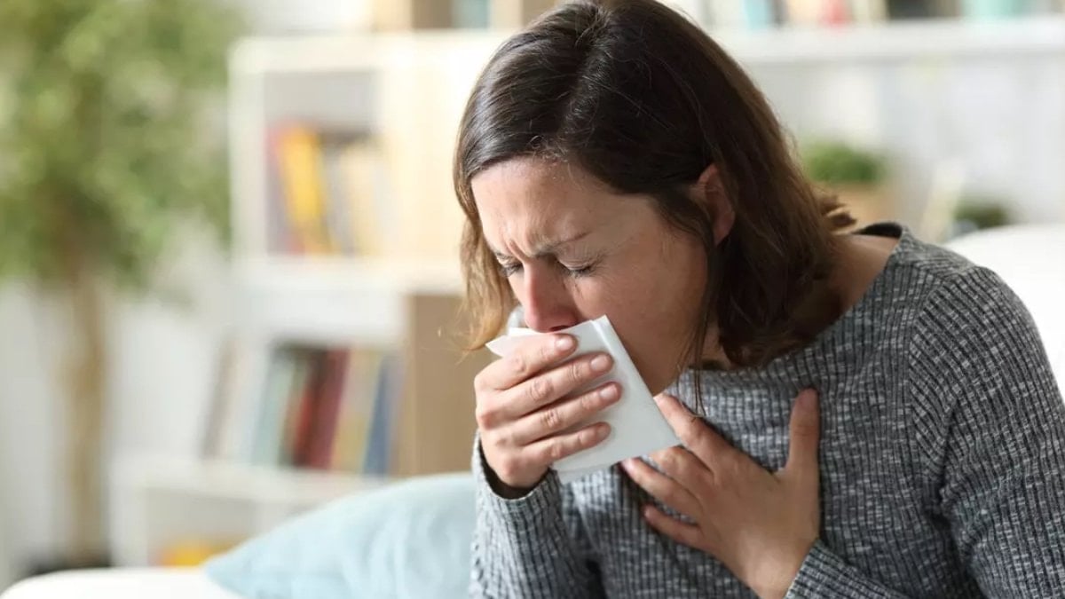 Uzmanından “geçmeyen öksürük” uyarısı: Altından o hastalık çıkabilir