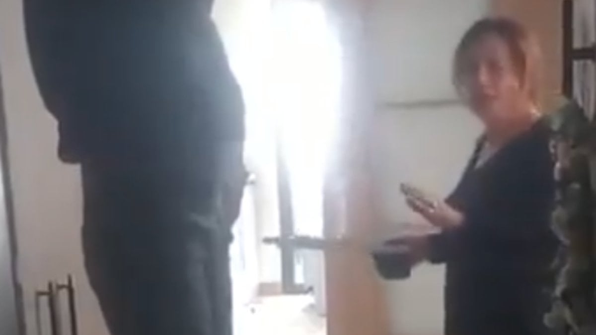 Evine kavuşan Kahramanmaraşlı depremzede: Tayyip Erdoğan'dan Allah razı olsun