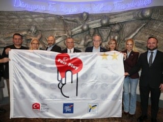 Fenerbahçe'ye "Fair Play Altın Şeref Bayrağı" verildi