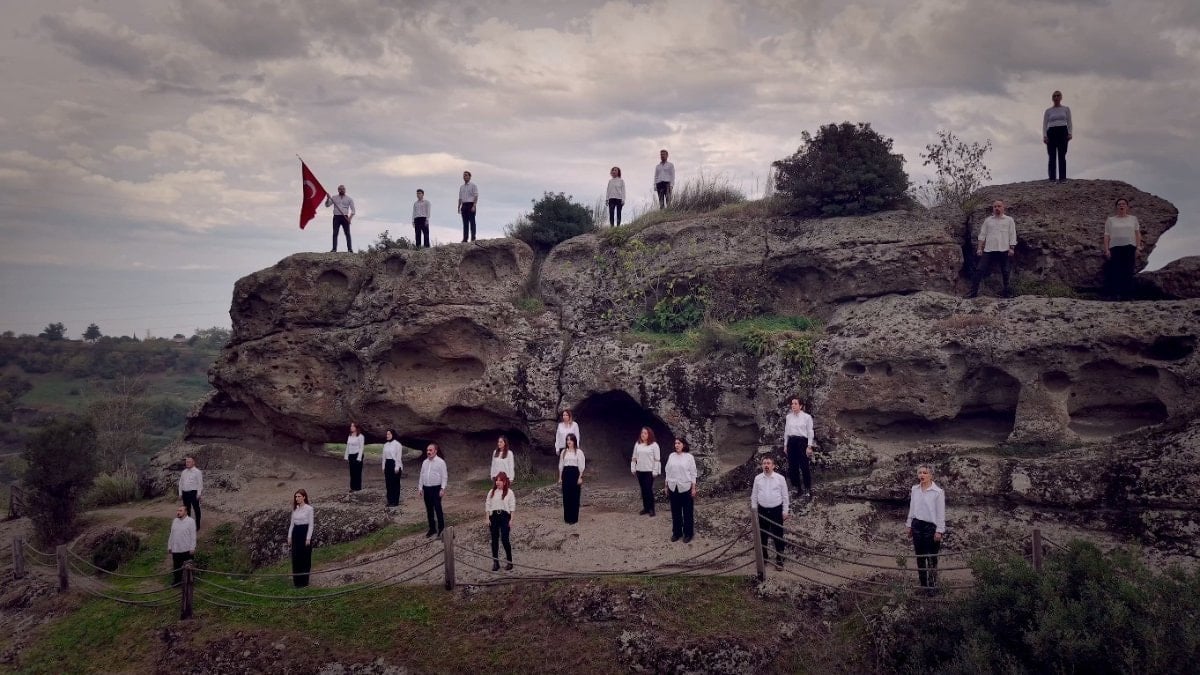 Samsun'da duygu dolu anma: 'Çanakkale Şehitlerine' şiiri koro ile seslendirildi