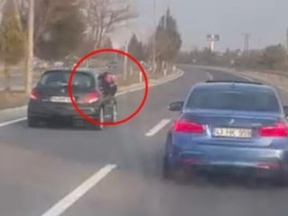 Kütahya'da seyir halindeyken video çeken 2 sürücüye toplam 9 bin TL ceza