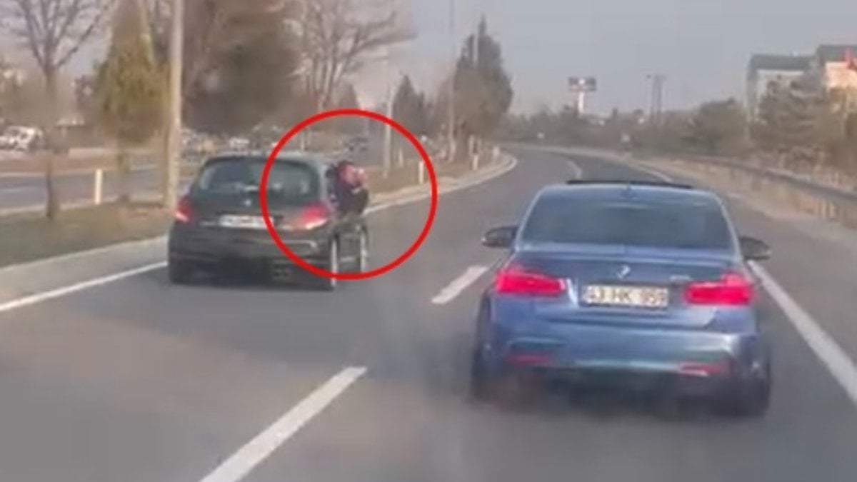 Kütahya'da seyir halindeyken video çeken 2 sürücüye toplam 9 bin TL ceza