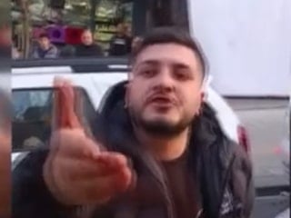 İstanbul'da yol verme kavgasında otobüsü yumrukladı