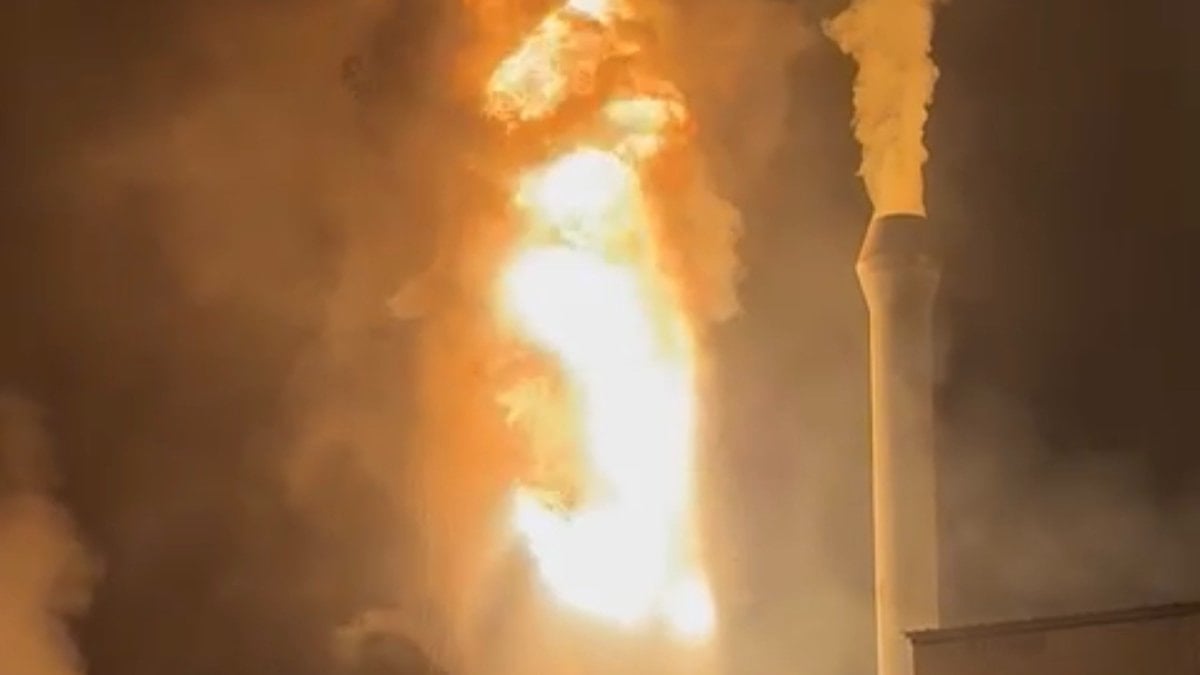 Sakarya'da yağ kazanı patlayan entegre tesisi alev alev yandı