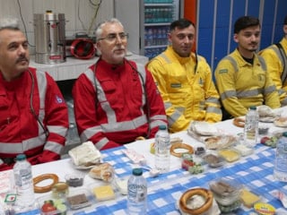 Vedat Işıkhan yeraltında: 320 metre derinde işçilerle sahur