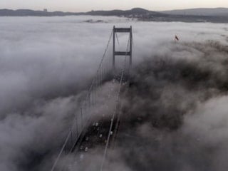 İstanbul Boğazı’nda sis alarmı: Gemi trafiği çift yönlü durduruldu
