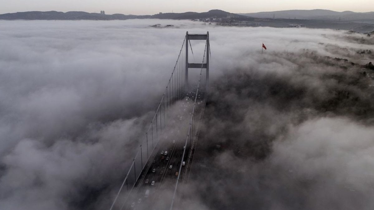 İstanbul Boğazı’nda sis alarmı: Gemi trafiği çift yönlü durduruldu