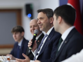 Alparslan Bayraktar, gençlere enerji alanında bağımsızlık çağrısı yaptı