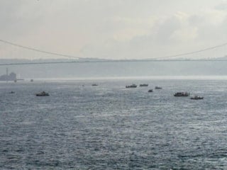 İstanbul Boğazı’nda sis alarmı: Gemi trafiği çift yönlü durduruldu