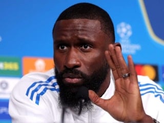 Antonio Rüdiger, basın toplantısının ardından iftara yetişmeye çalıştı