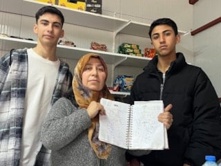 Hatay'da liseliler depremzedelerin borçlarını kapattı