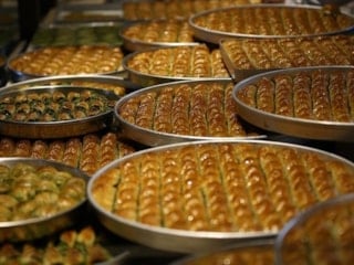 Türkiye’nin baklava devi Faruk Güllü satışa çıkıyor