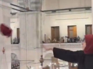 Kadir Gecesi’nde Fatih Camii’nde kadınlardan başörtülü Kudüs protestosu