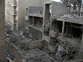 Tahran'ın Cevadiye ve Beryanek bölgelerindeki yıkım görüntülendi