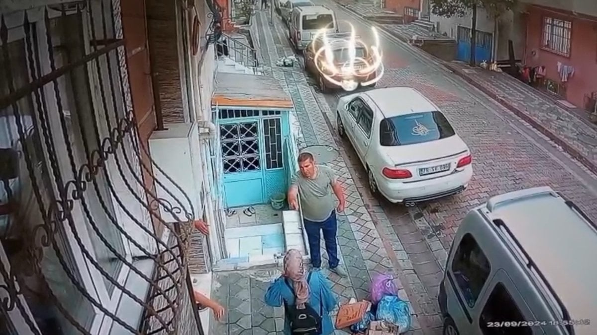 İstanbul'da husumetli olduğu komşusuna sokakta yumrukla saldırdı