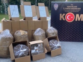 Uşak’ta yüzbinlerce makaron ve tütün ele geçirildi