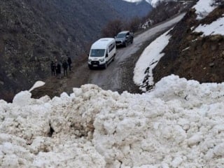 Van'da çığ düştü: 1 mahalle ve 8 mezraya ulaşımı sağlanamıyor