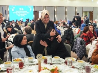 AK Parti'den “Çocuk Gülerse Dünya Güler” iftar programı