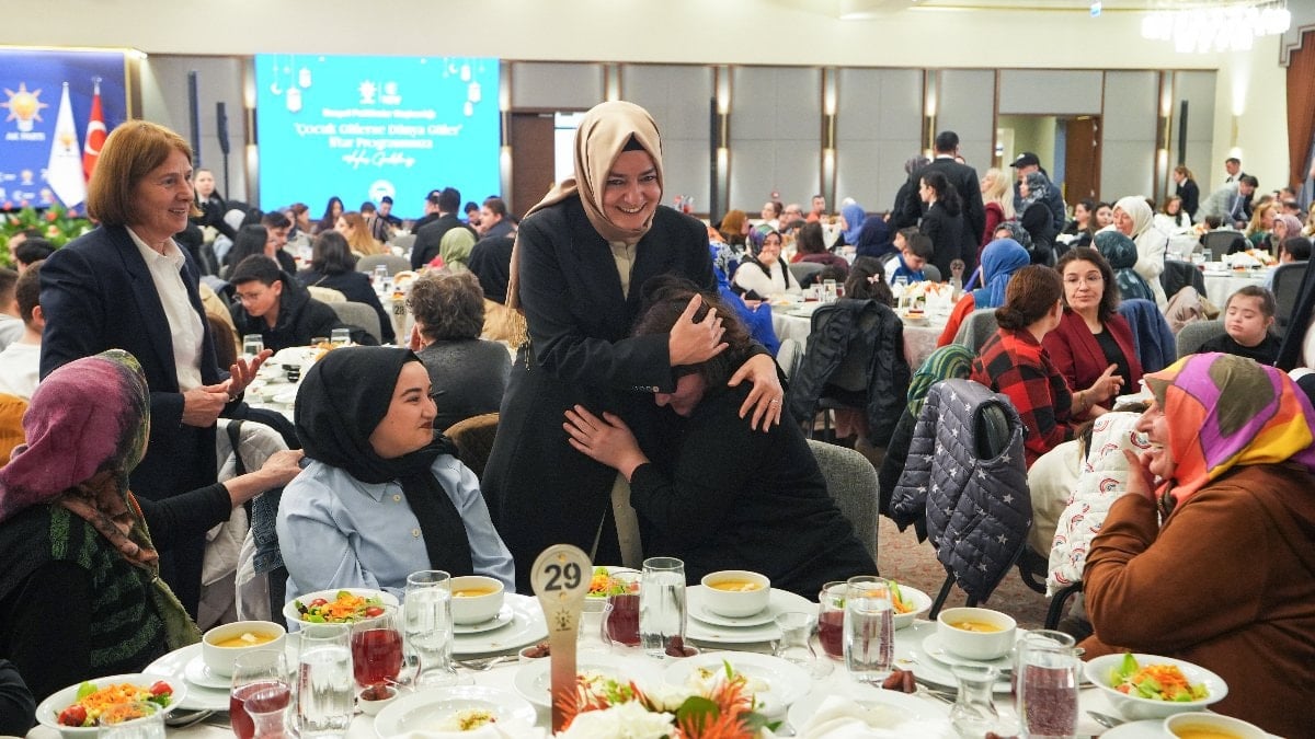 AK Parti'den “Çocuk Gülerse Dünya Güler” iftar programı