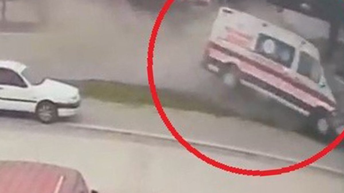 Samsun'da ambulansın kamyona çarptığı kaza kamerada: 1 ölü