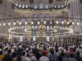 Diyanet açıkladı: İl il bayram namazı saatleri