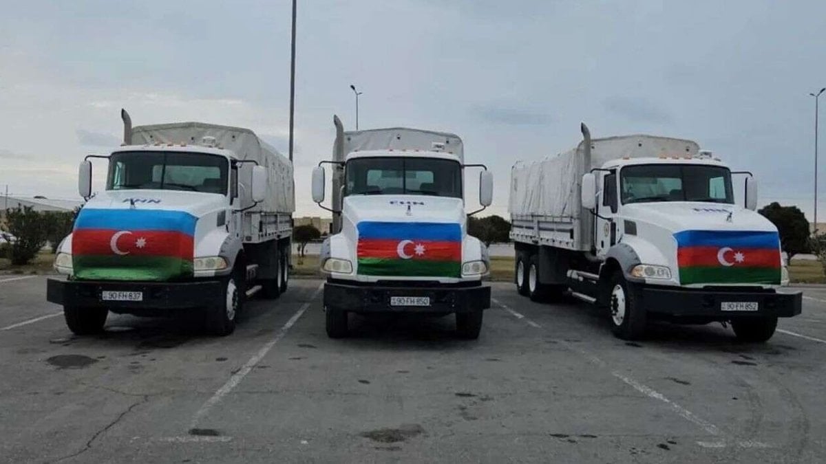 Azerbaycan'dan İran'a ikinci yardım tırı