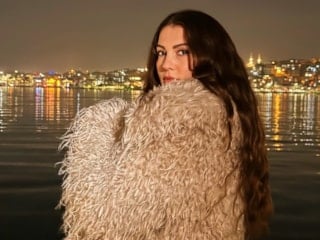 Burcu Özberk ve Metin Hara görüşmeye başladı! Birbirlerini takip etmeye başladılar