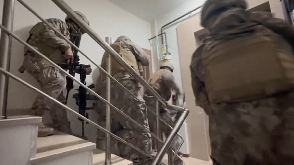 İstanbul’da göçmen kaçakçılarına operasyon: 4 gözaltı