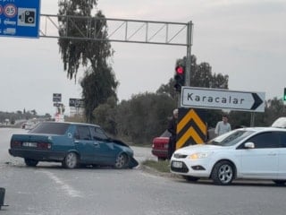 Antalya’da kırmızı ışık ihlali, kaza getirdi