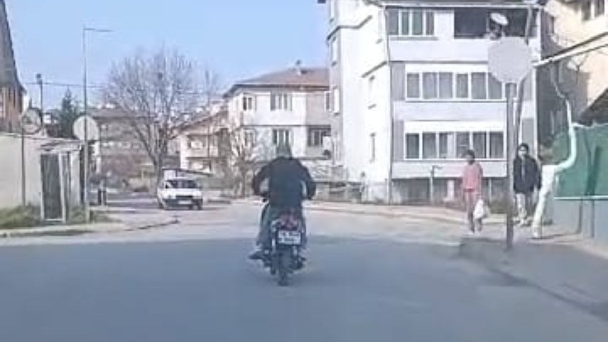 Bursa'da ehliyetsiz ve abartı egzozlu motosikletliye 58 bin lira ceza kesildi