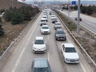 Kırıkkale’de bayram yoğunluğu başladı: “Kilit kavşak”ta trafik arttı