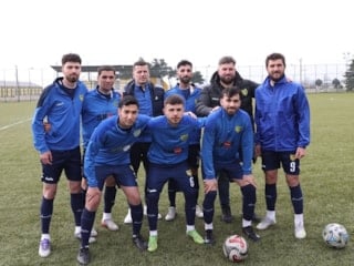 Amatör futbol takımı tek penaltı atışı için 226 kilometre yol katetti