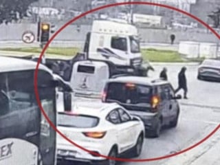 İstanbul Sancaktepe'de tırın altında kalan kadın can verdi