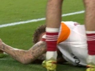 Galatasaray'da bir sakatlık daha! Noa Lang, devam edemedi