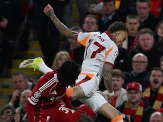 Galatasaray'da Noa Lang'ın parmağı kesildi