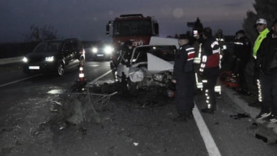 Manisa'da korkunç kaza: 2 ölü 5 yaralı