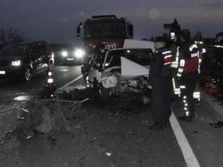 Manisa'da korkunç kaza: 2 ölü 5 yaralı