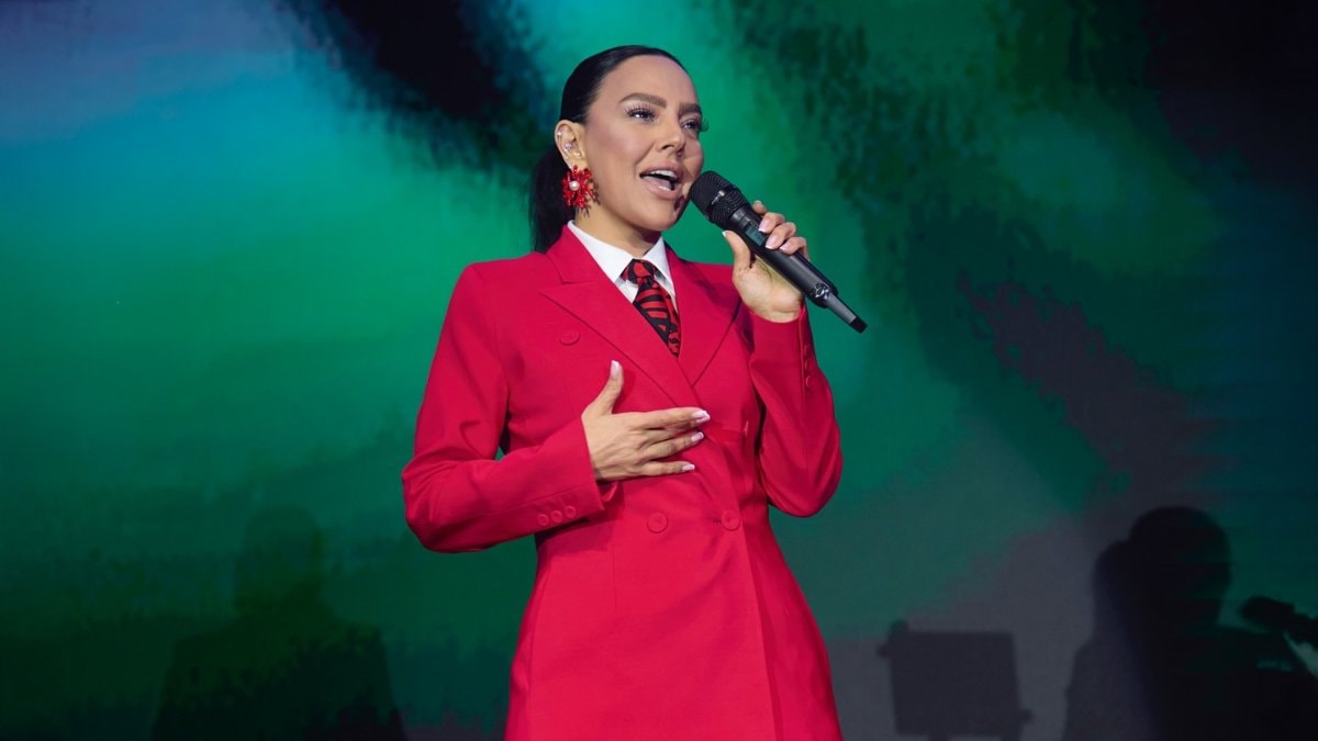 Ebru Gündeş Demet Özdemir'e hayran kaldı: Sen söyledin biz ağladık