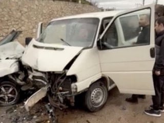 Bursa’da arife sabahı kaza: İki otomobil çarpıştı, 7 kişi yaralandı